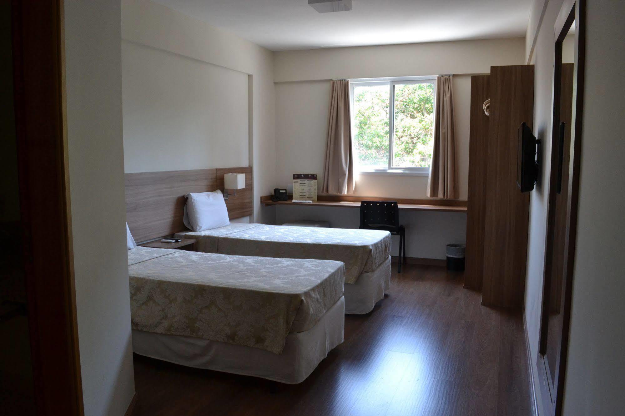 Hotel Malibu Inn กังปินาส ภายนอก รูปภาพ