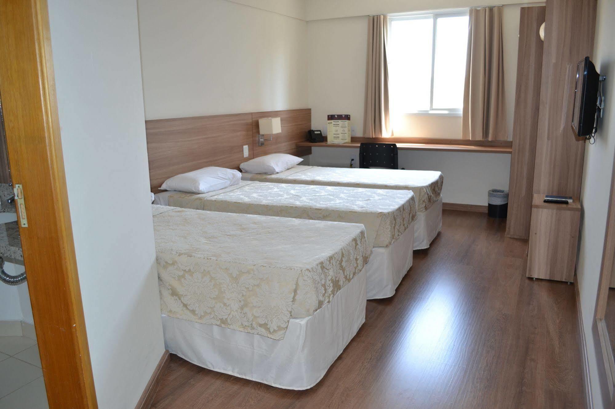 Hotel Malibu Inn กังปินาส ภายนอก รูปภาพ